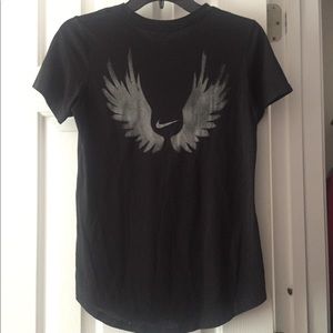 Nike athletic shirt✔️